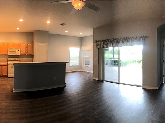 5th image of 3207 Banyan Hill Ln