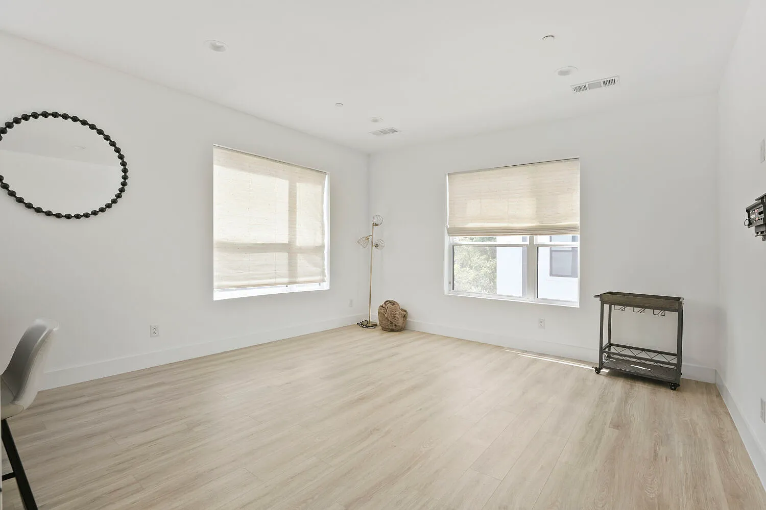 2614 N Carroll Ave — Photo 3
