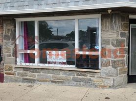 121 Long Ln, Storefront