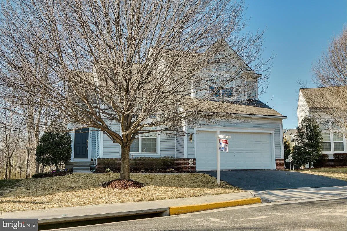 3 bed, 3.5 bath, 3543 sqft, $4,100 — Photo 1