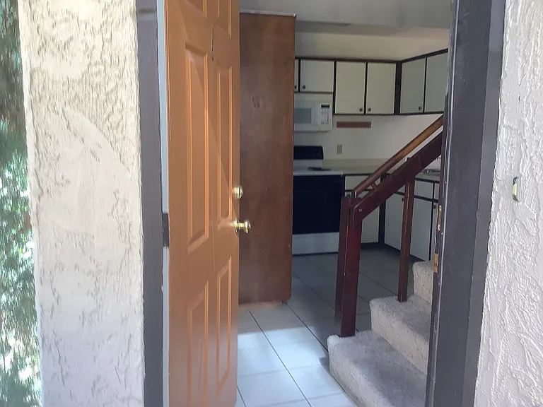 415 S Marina St — Photo 6