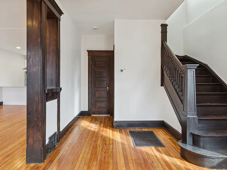 Lincoln Park Apartments — Photo 11