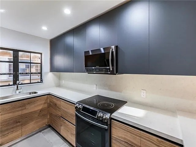 407 Minorca Ave — Photo 4