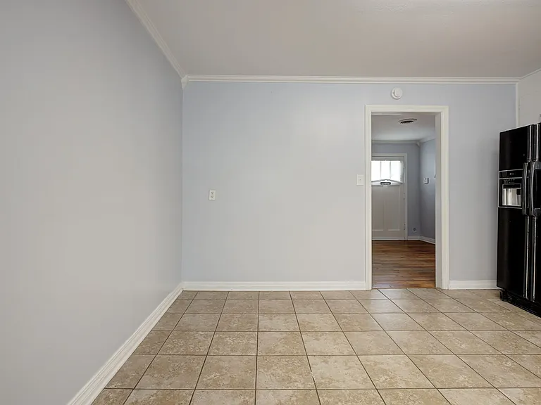 912 Garver St — Photo 13