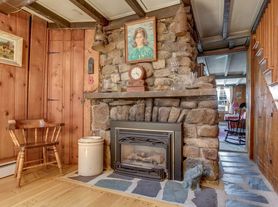 6 Middle Rd, Rockport, MA