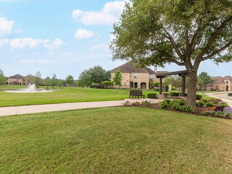 1146 Glenwood Canyon Ln — Photo 24