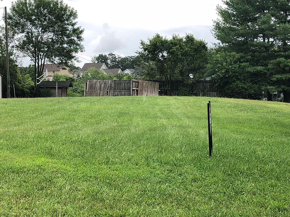 2nd image of 913 N Mill Rd
