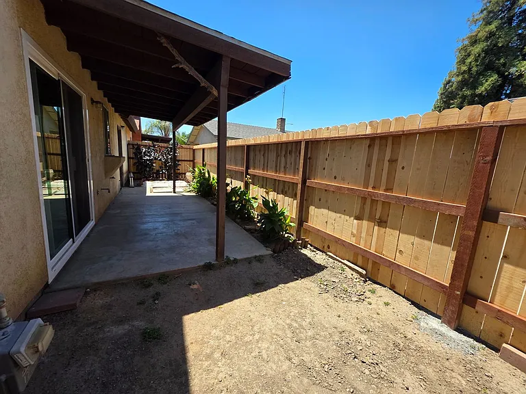 1723-1725 E Vassar Dr — Photo 10