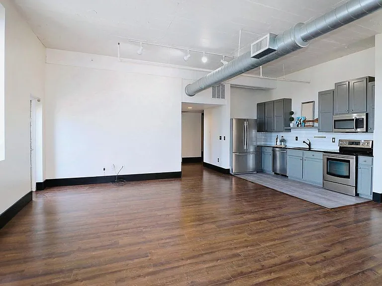 523 Grand Blvd #2F — Photo 6