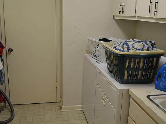 4th image of 1910 Gardner Ave