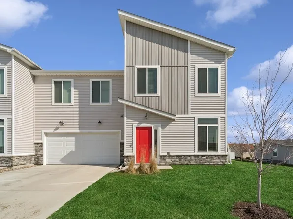 9529 Capstone Ct, West Des Moines, IA 50266