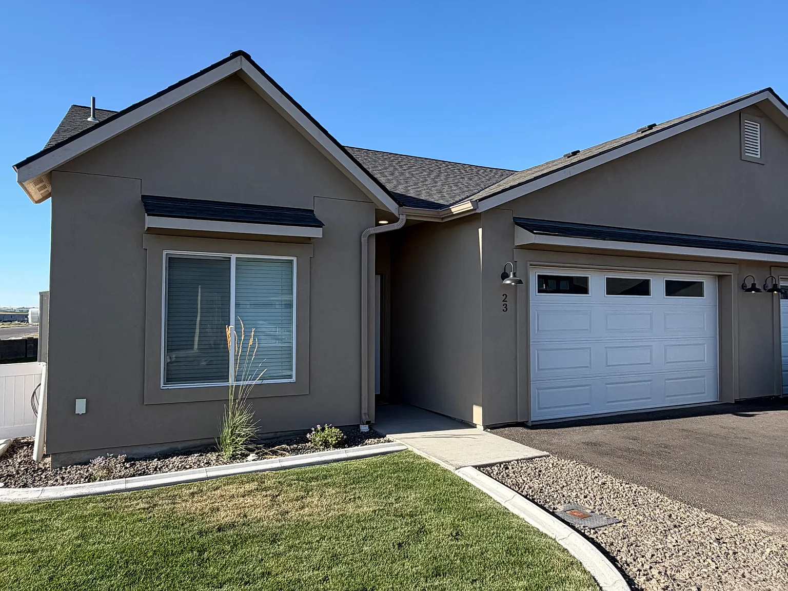 2 bed, 1048 sqft, $1,750 — Photo 1