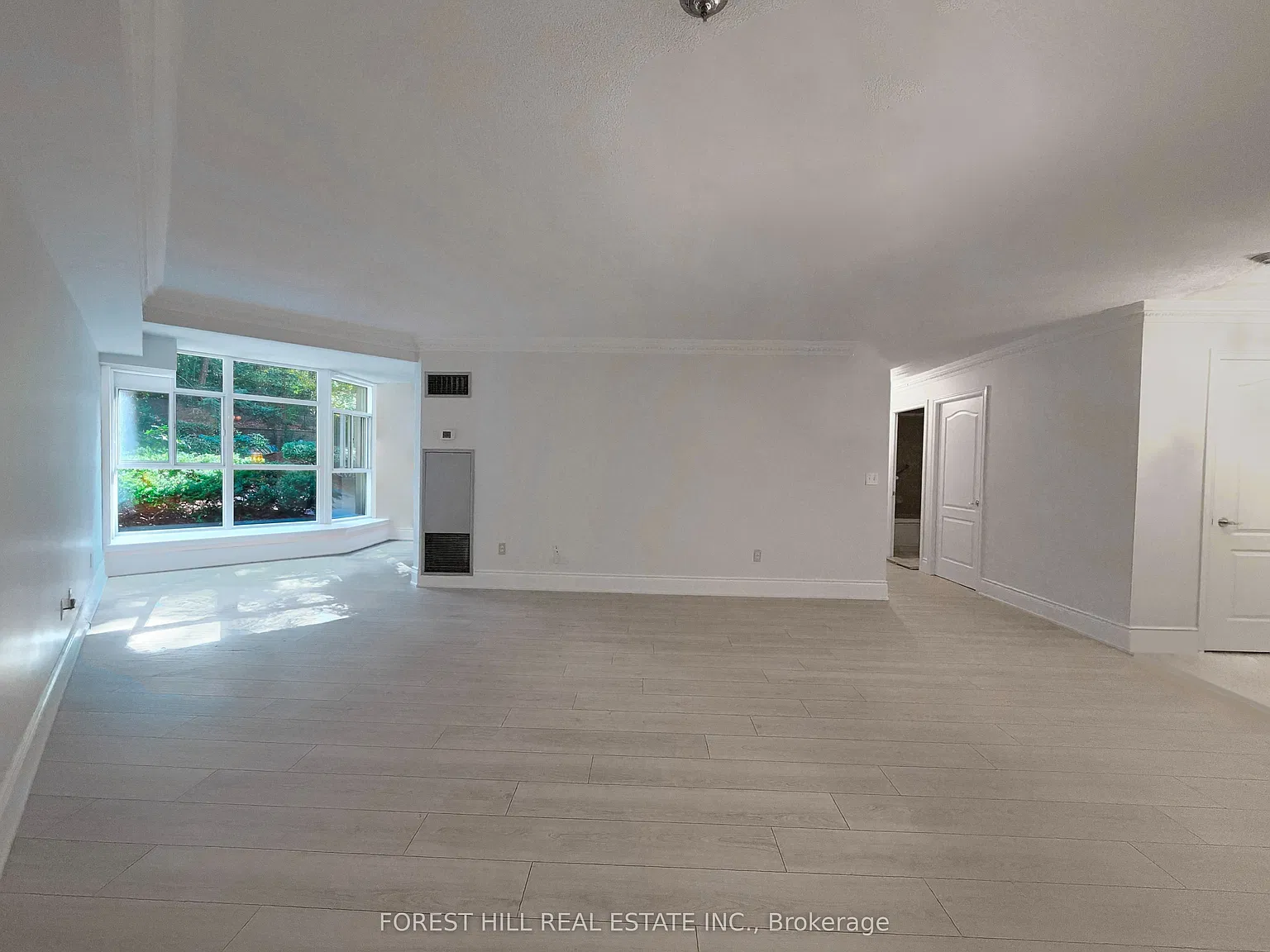 York Mills Mansions Condominium — Photo 3