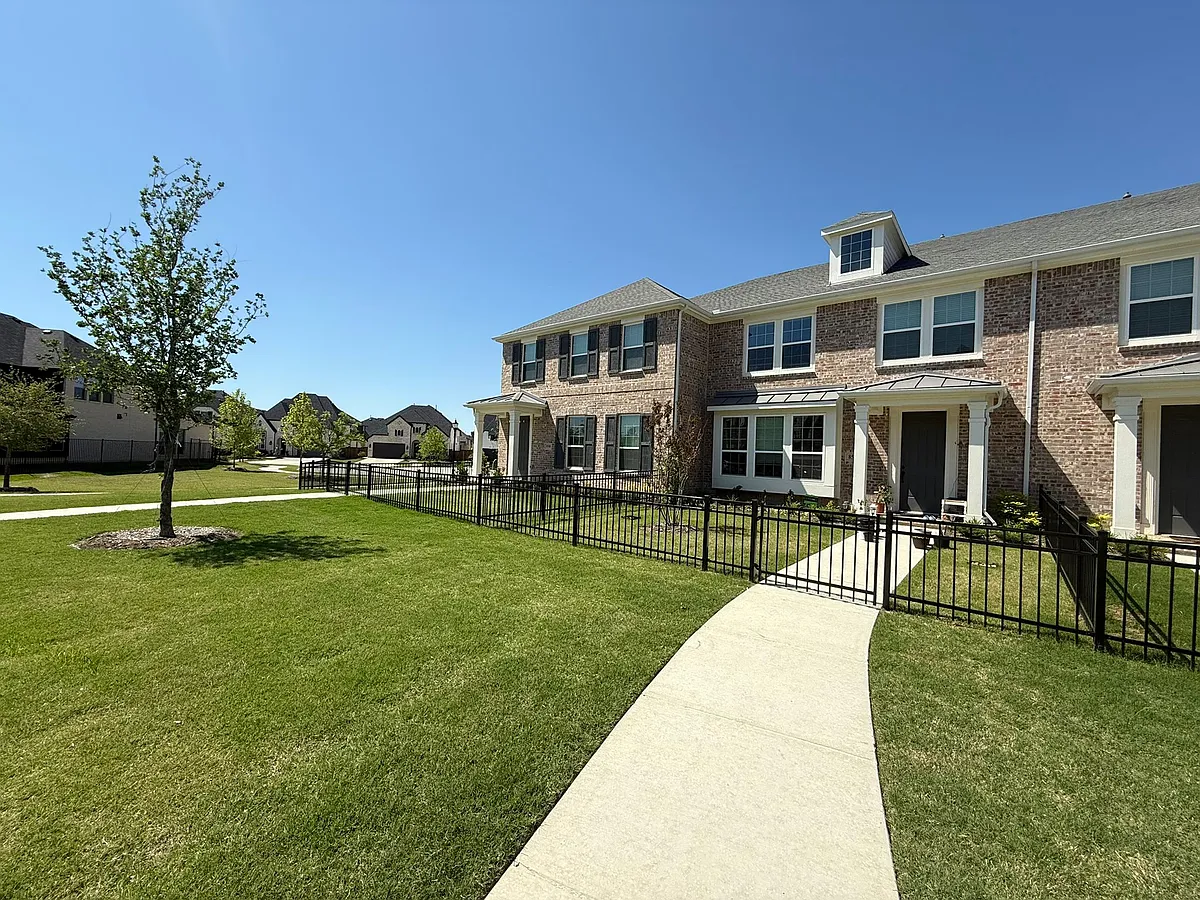 Building Photo - 8516 Mint Mews