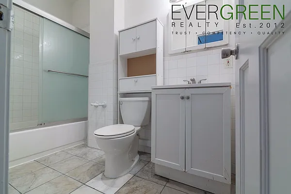 Rented by Evergreen Apartments BK | media 67