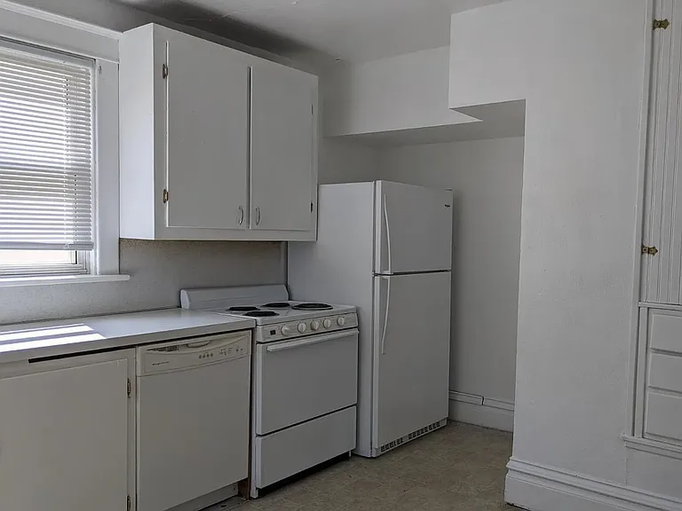 326 E Hickory St — Photo 4