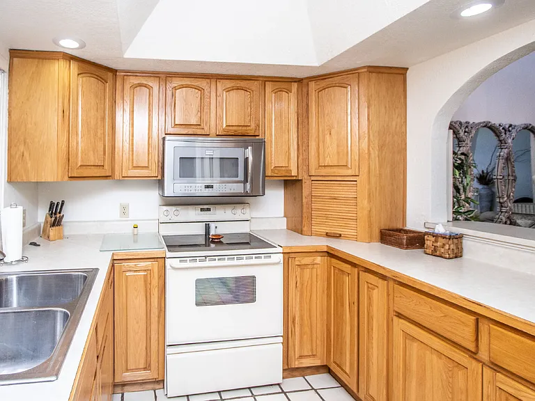 7633 E Sandalwood Dr — Photo 10