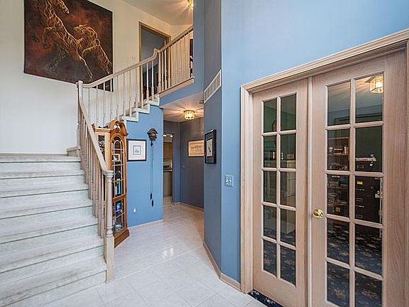3rd image of 2963 Leslie Park Cir