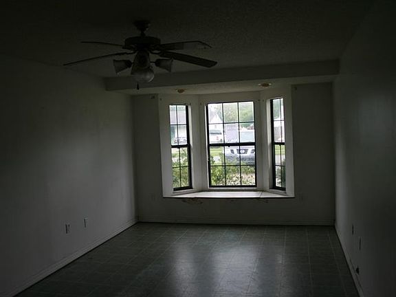 2nd image of 641 Wisteria Ave