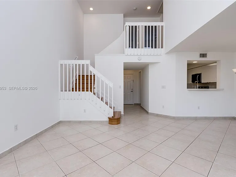 1540 N Trafalgar Cir — Photo 13