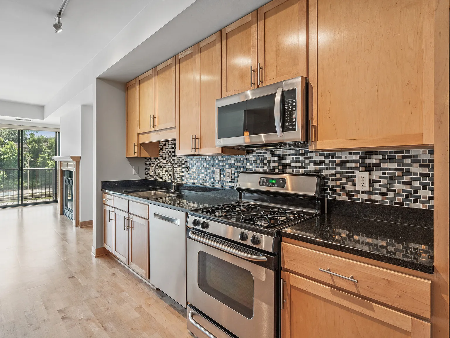 1 bed, 1169 sqft, $1,995 — Photo 3