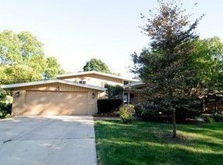 12 Sylvia Ln, Naperville, IL 60540