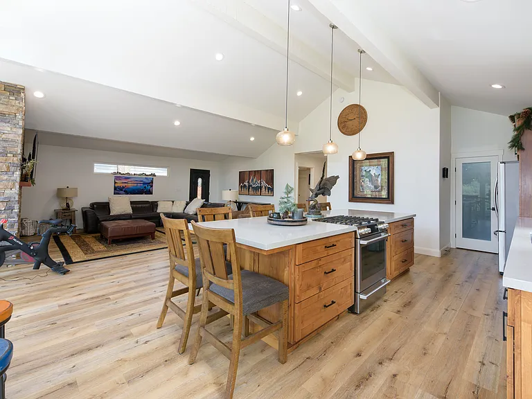 1090 Fairway Ave — Photo 8