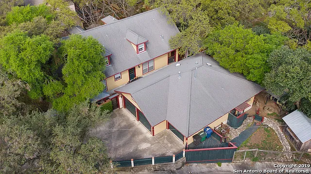 Huge property with 3 car garage and guest house (casita).