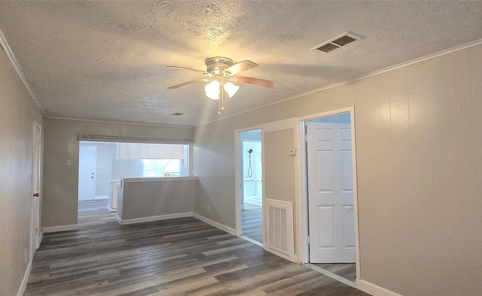 3 bed, 2.0 bath, 1412 sqft, $1,400 — Photo 4