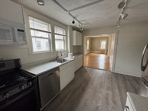 77 Boyd St Photo 1
