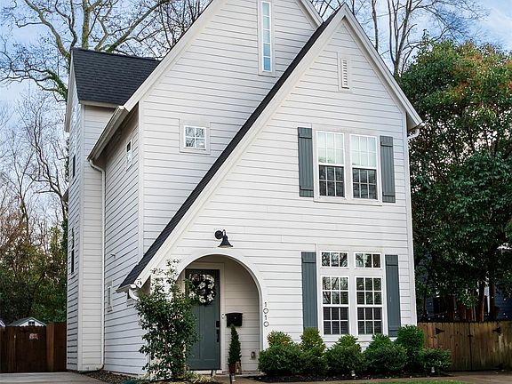 2nd image of 1010 Everett Pl