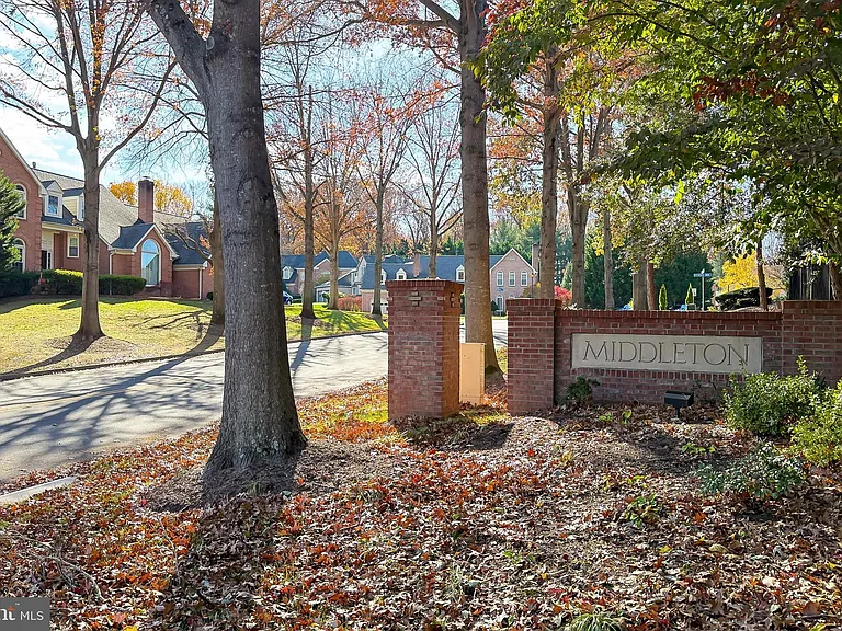 1300 Pinstripe Ct — Photo 28