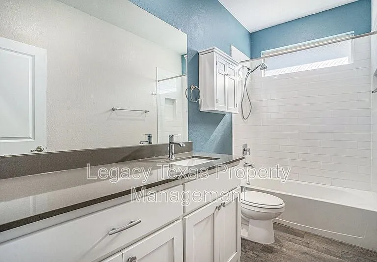 1912 Albany Ln — Photo 15
