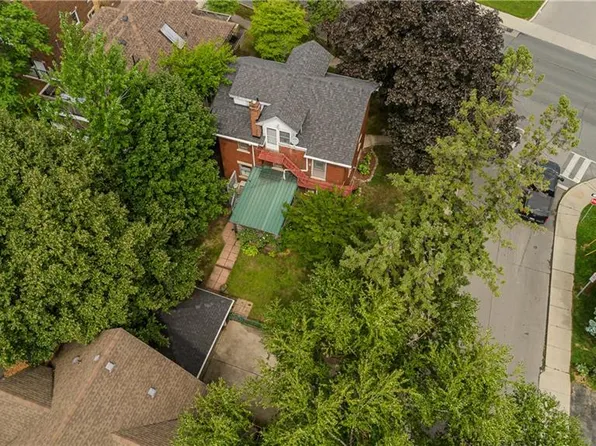 1088 King St E, Hamilton, ON L8M 1E3
