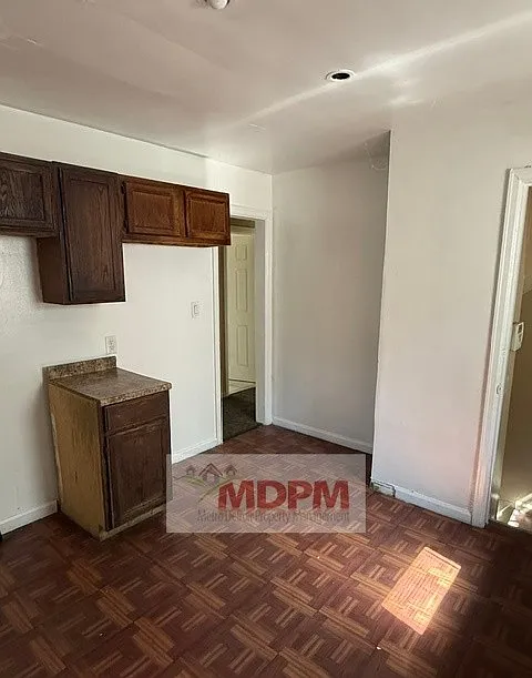 3 bed, 1.5 bath, 825 sqft, $1,050 — Photo 4