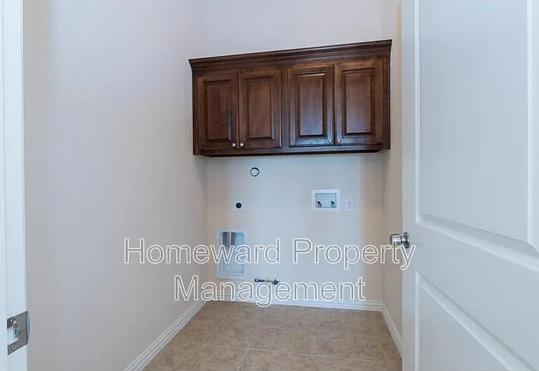 4004 Hanaa Ct — Photo 18