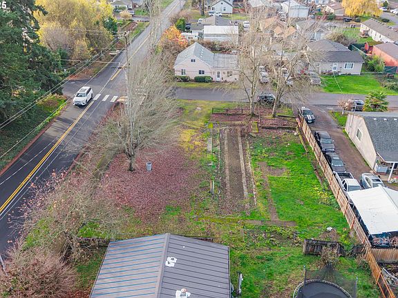 2nd image of 160 E 7th St