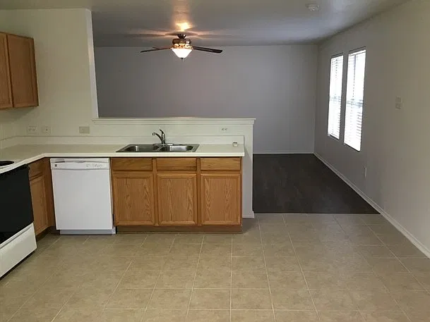 4 bed, 2.0 bath, 1764 sqft, $2,090 — Photo 4