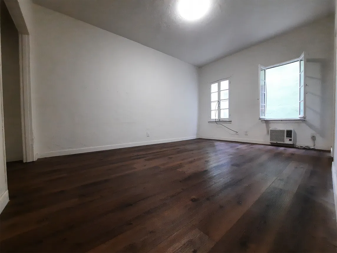 839 Parkman Ave — Photo 4