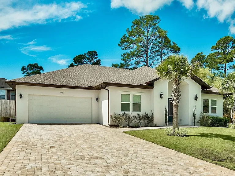 989 Forest Shore Dr — Photo 2