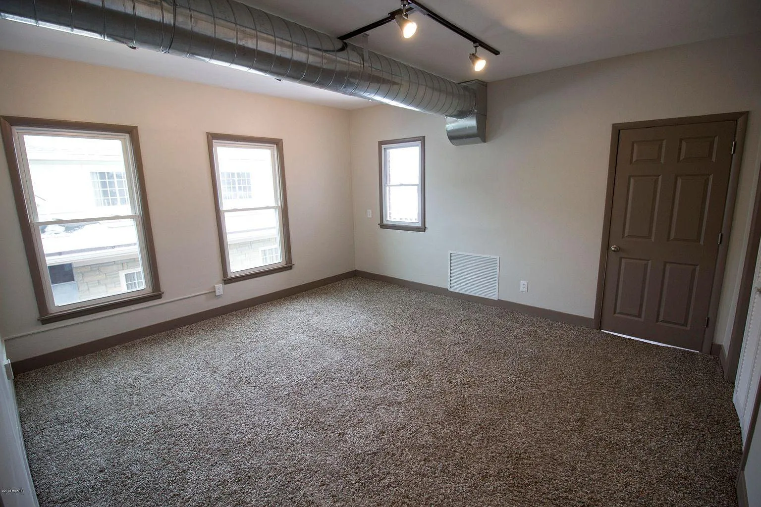 1 bed, 900 sqft, $1,350 — Photo 3