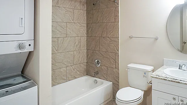 1506 Waverly Ave — Photo 2