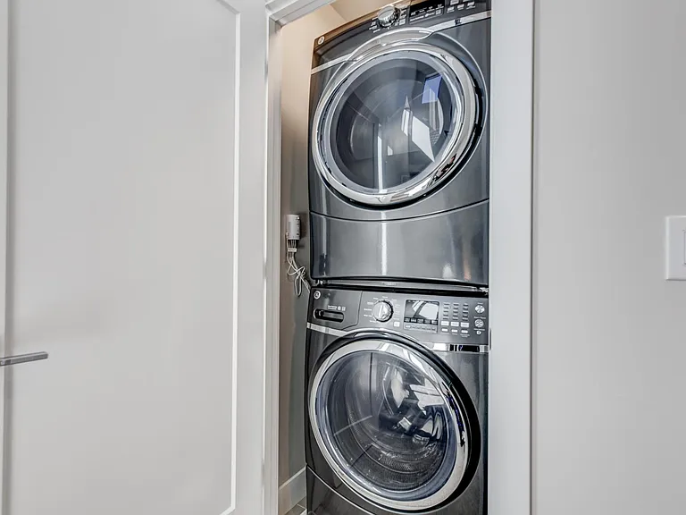 2nd floor in-unit washer and dryer