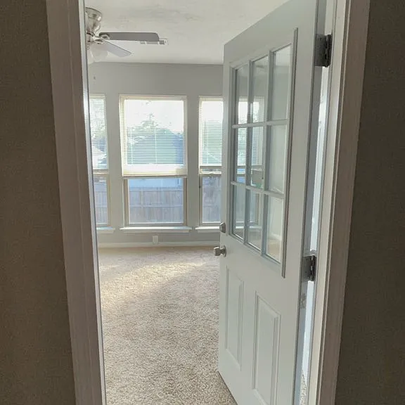 912 Macclesby Ln — Photo 6