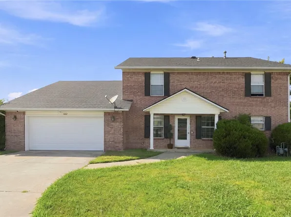 662 N Meadowlands Dr, Fayetteville, AR 72704