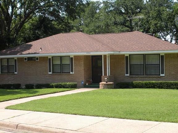 2nd image of 3516 Shady Hollow Ln