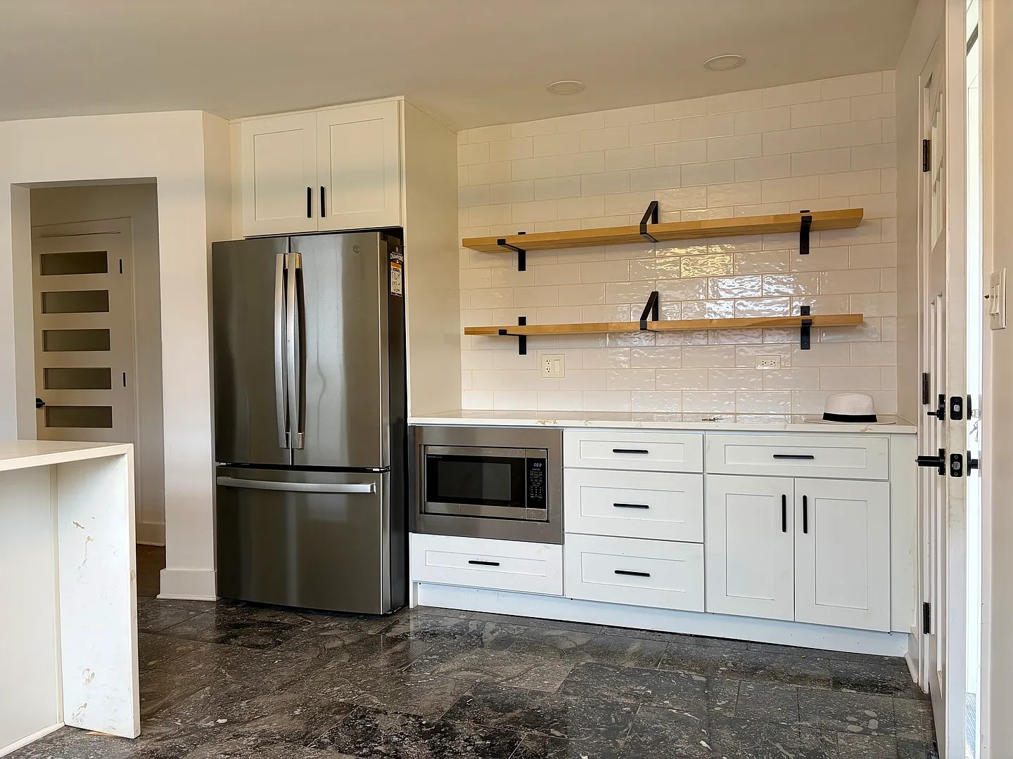 4 bed, 2400 sqft, $3,500 — Photo 2