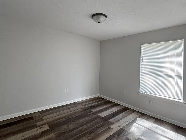 2400 Goodwin Ave #2 — Photo 9