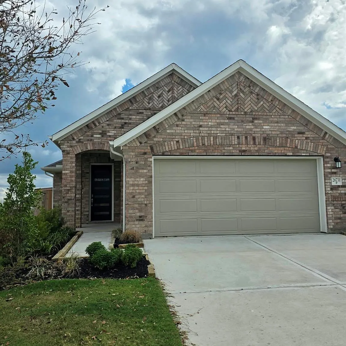 3 bed, 2.0 bath, 1549 sqft, $2,500 — Photo 1