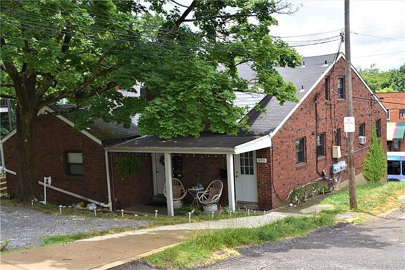 2nd image of 1401 Center Ave